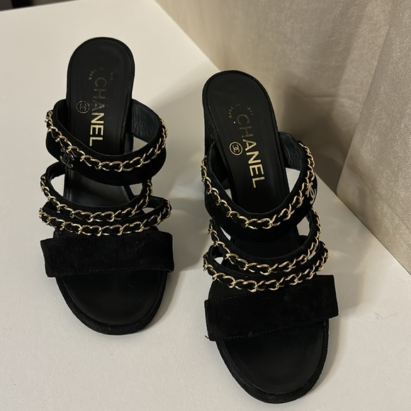 CHANEL Black Suede Chain Sandal - Picture 4 of 10